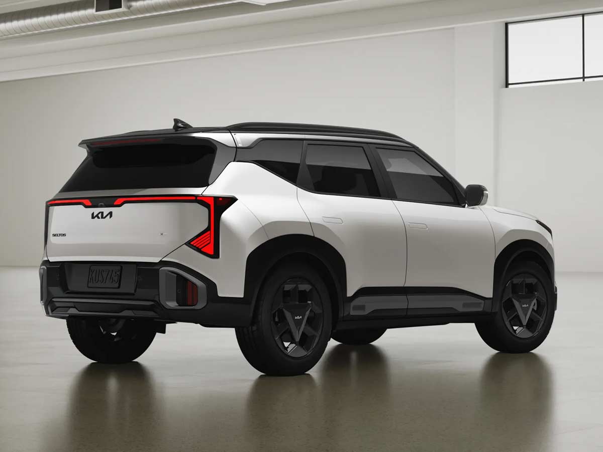 2027 Kia Seltos X Line S Snow White Pearl with Black Roof Rear