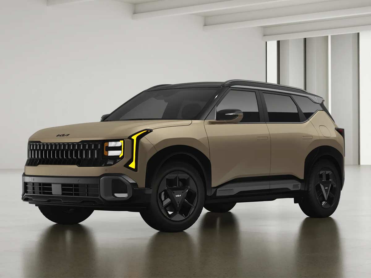 2027 Kia Seltos X Line S Terrain Brown with Black Roof Front