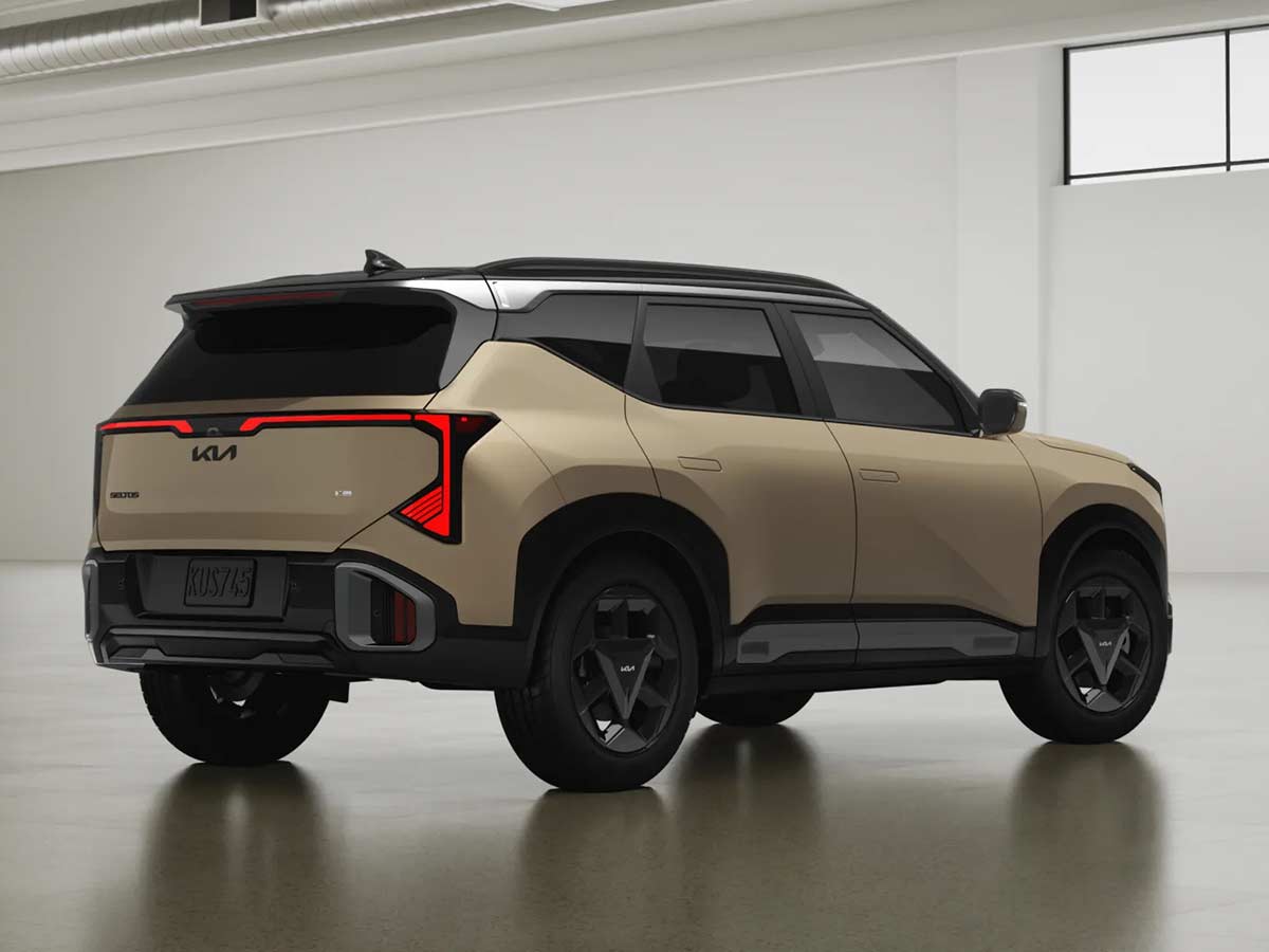 2027 Kia Seltos X Line S Terrain Brown with Black Roof Rear