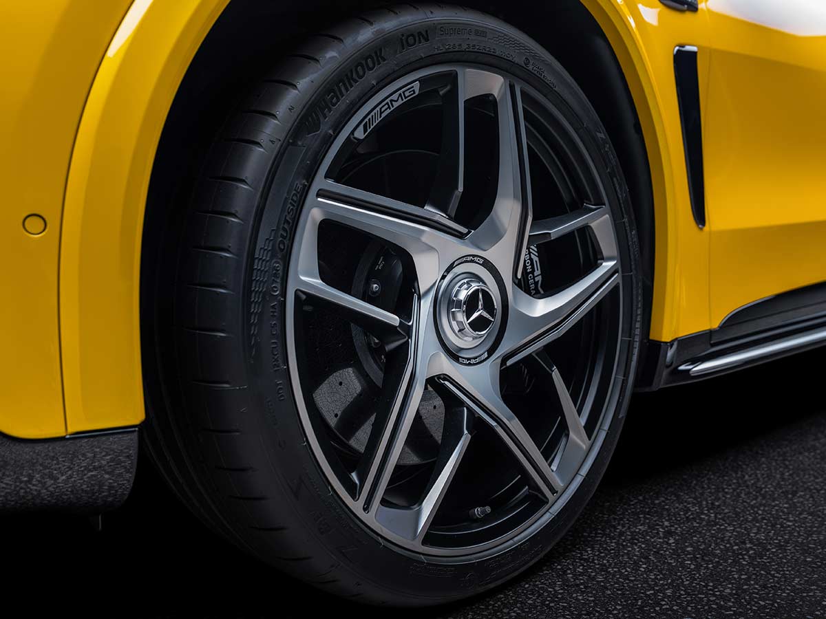 2027 Mercedes AMG GT 63 SUV Carbon ceramic brakes