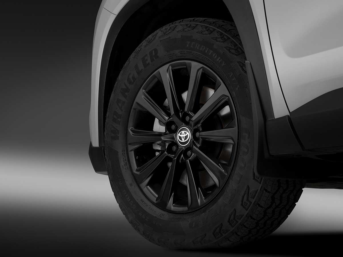 2027 Toyota Grand Highlander Woodland Edition Black Alloy Wheel