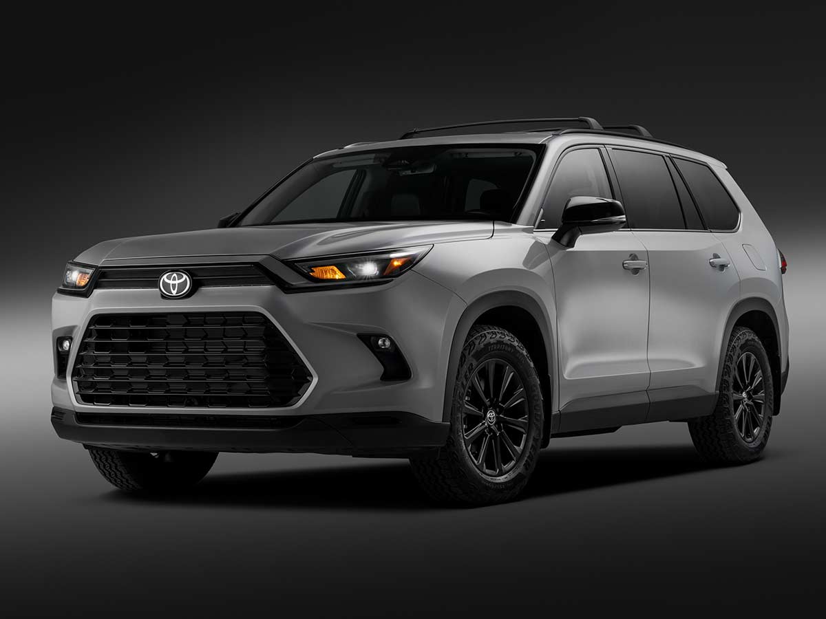 2027 Toyota Grand Highlander Woodland Edition Front Quaarter View