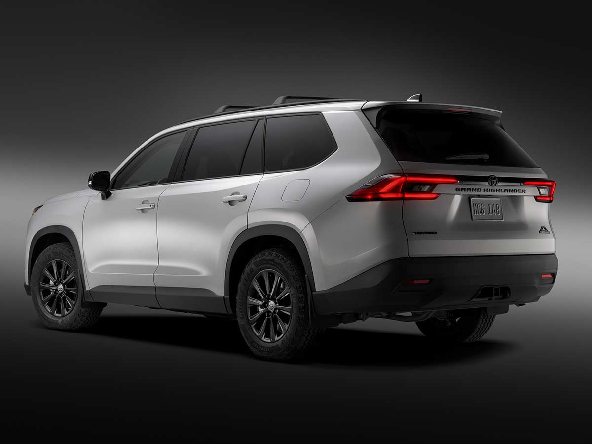 2027 Toyota Grand Highlander Woodland Edition Rear Quarter View